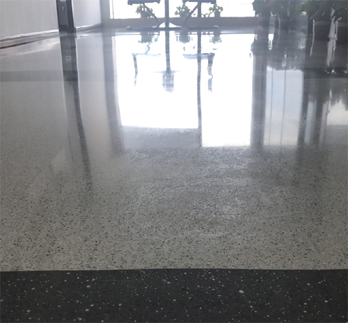 無(wú)溶劑環(huán)氧重載砂漿/磨石地坪系統(tǒng)